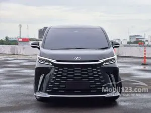 2023 Lexus LM 350h 2.5 4 Seater MPV