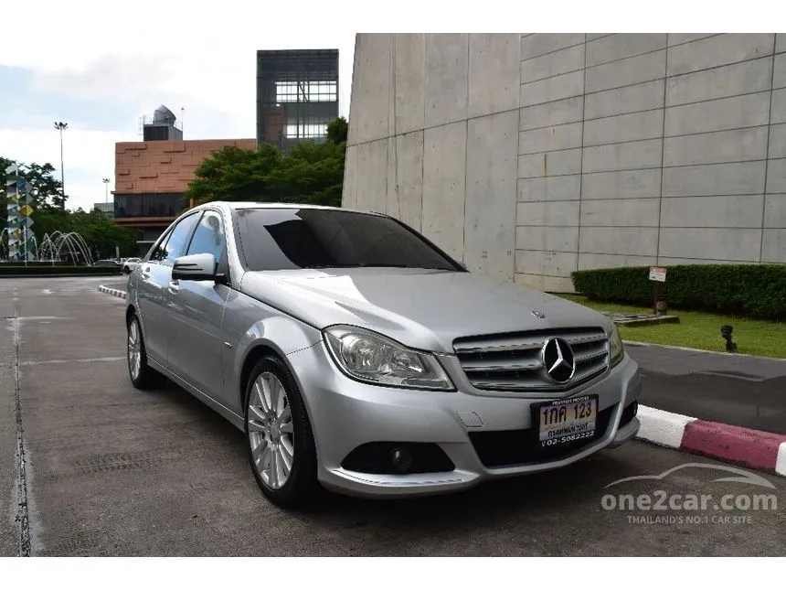 2012 Mercedes-Benz C200 CGI Elegance BlueEFFICIENCY Sedan
