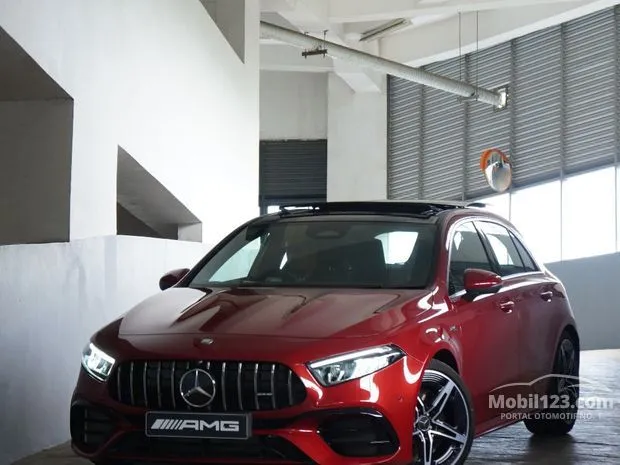 Городской нарушитель Mercedes-Benz CLA 45 AMG/35 AMG