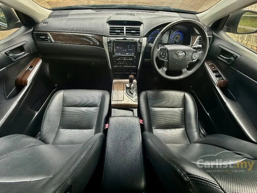 2015 Toyota Camry Hybrid Sedan