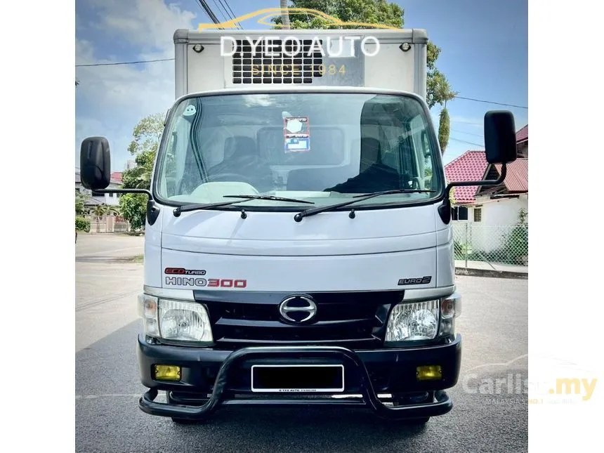 2015 Hino WU302R-HKMLHD3 (UBS) Lorry