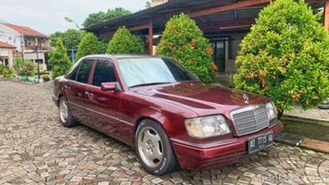 Bermewah-mewahan Modal Rp35 Juta, Cek Mercy ‘Boxer’ Bekas 1988 Ini