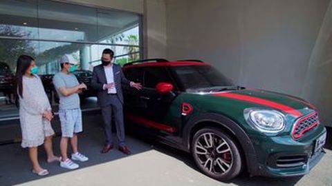 Bukan Mercedes-Benz, Ternyata Ini Mobil Impian Raditya Dika