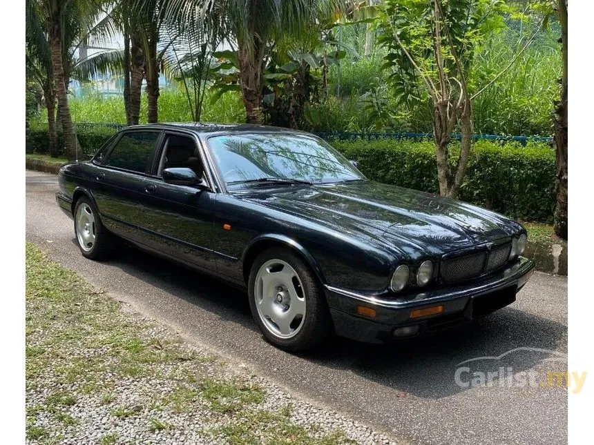 1995 Jaguar XJR Sedan