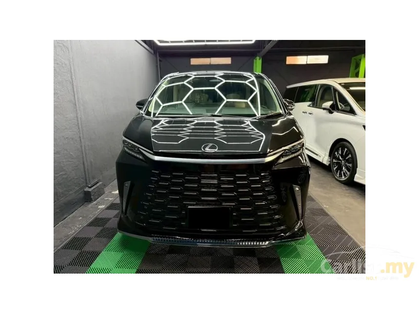 2024 Lexus LM 500h Version L 6 Seater MPV