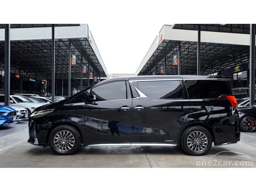 2022 Lexus LM300h Executive Van