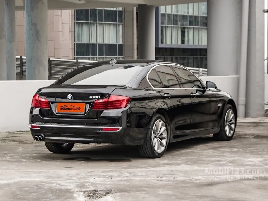 2015 BMW 520i Luxury Sedan