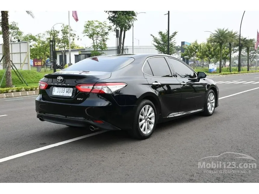 2020 Toyota Camry V Sedan