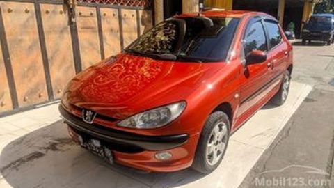 Kelebihan dan Kekurangan Peugeot 206, Hatchback Modis Asal Perancis