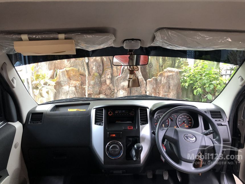 2018 Daihatsu Luxio D MPV