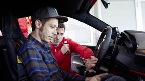 Valentino Rossi Jajal Ferrari 488 Pista