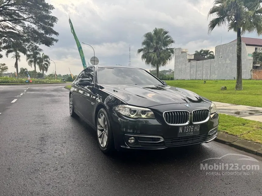 Jual Mobil BMW 520i 2014 Modern 2.0 di Jawa Timur Automatic Sedan Hitam Rp 220.000.000