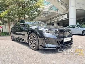 (BMW PREMIUM SELECTION) 2024 BMW 520i 2.0 M Sport Sedan - 13K KM MILEAGE, M PERFORMACE BODYKIT, WARRANTY + FREE SERVICE TILL NOV 2029