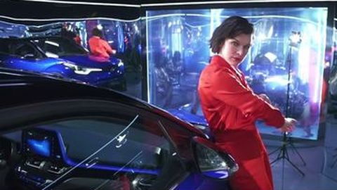 Milla Jovovich Jadi Model untuk Toyota C-HR