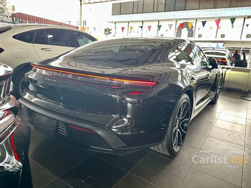 2025 Porsche Taycan Sedan