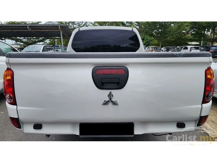 2013 Mitsubishi Triton Lite Dual Cab Pickup Truck