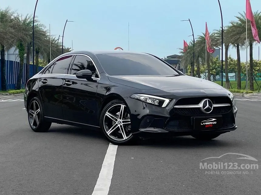 2022 Mercedes-Benz A200 progressive line Sedan