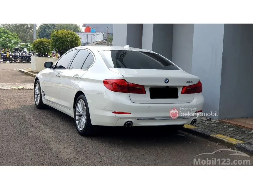 2018 BMW 530i Luxury Sedan