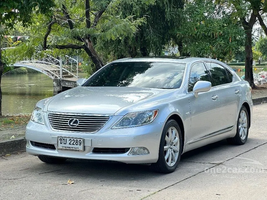 2007 Lexus LS460 Sedan