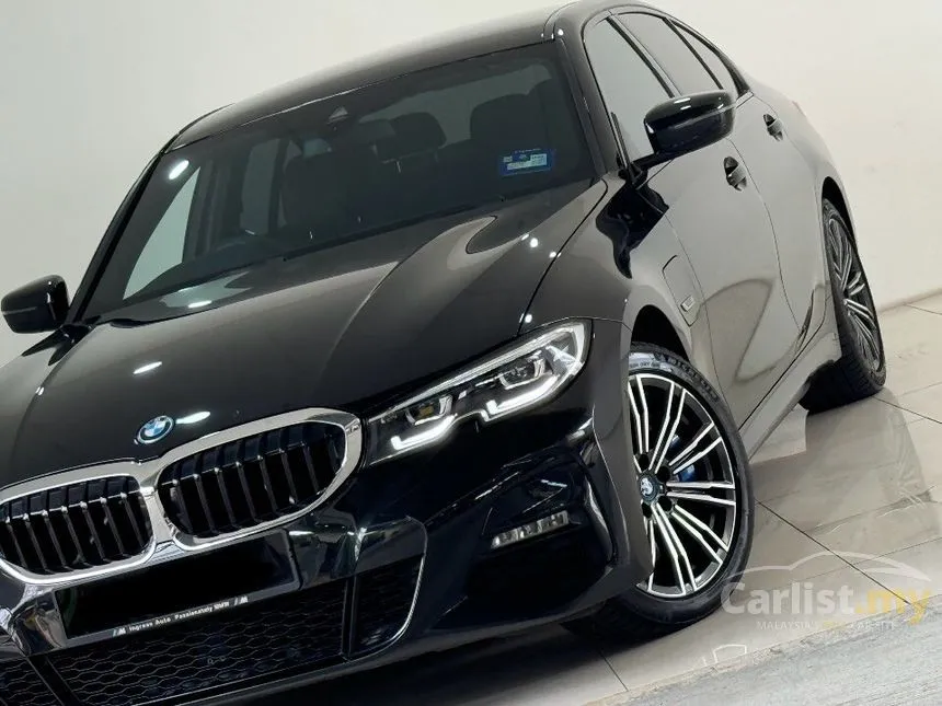 2022 BMW 330e M Sport Sedan