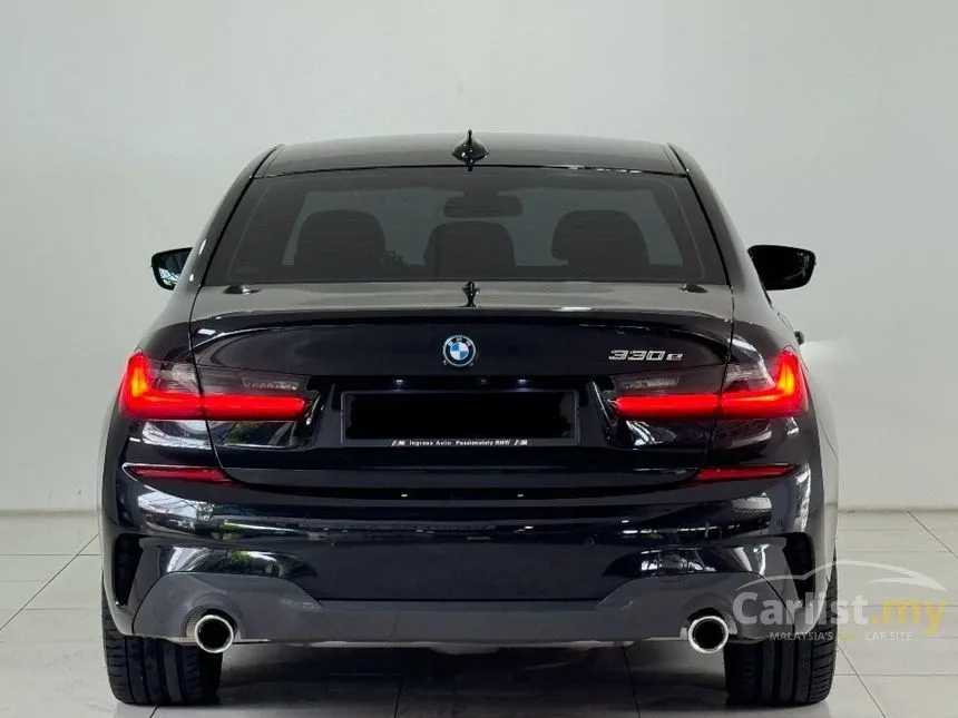 2022 BMW 330e M Sport Sedan