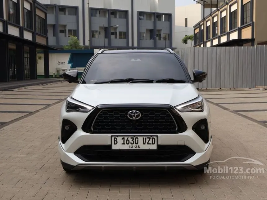 2023 Toyota Yaris Cross S HV (2 Tone) with GR Parts Aero Pkg SUV