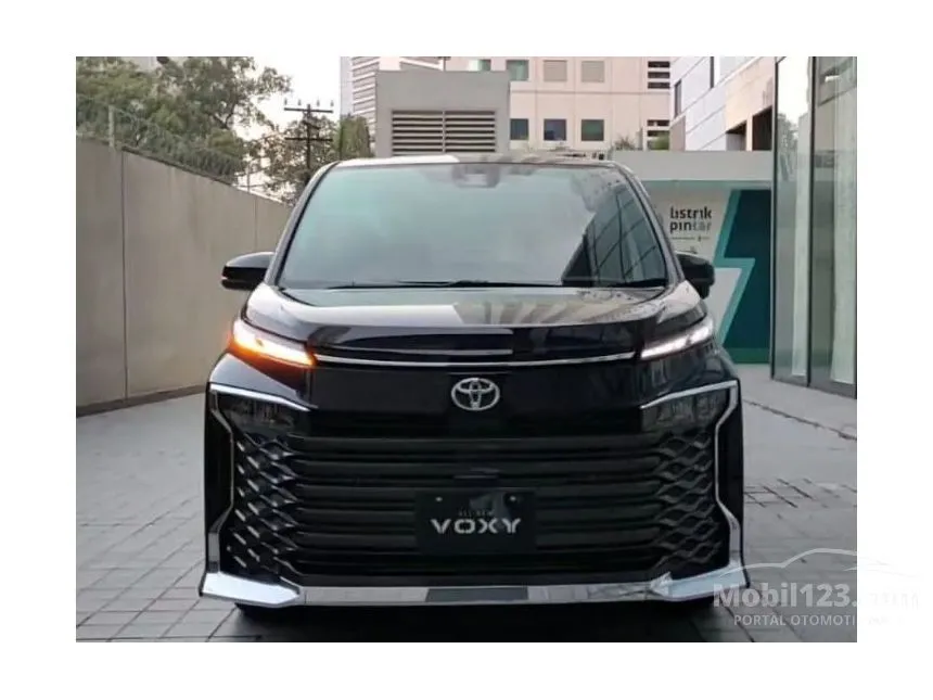 Jual Mobil Toyota Voxy 2024 2.0 di Banten Automatic Van Wagon Hitam Rp 603.000.000