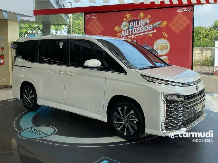 Jual Mobil Toyota Voxy 2023 2.0 di Jawa Timur Automatic Van Wagon Putih Rp 590.000.000