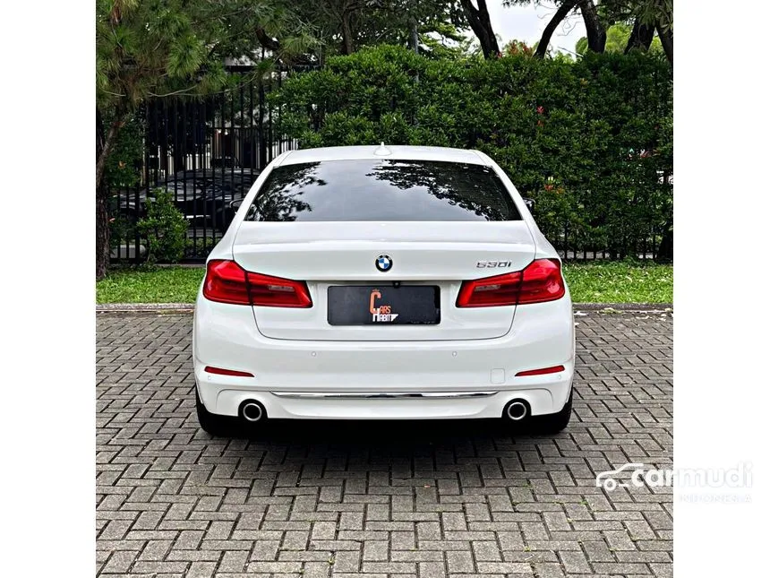 2018 BMW 530i Luxury Sedan