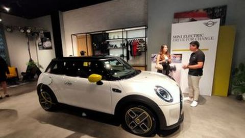 Ternyata, Cukup Banyak Orang Kaya yang Beli Mobil Listrik MINI E