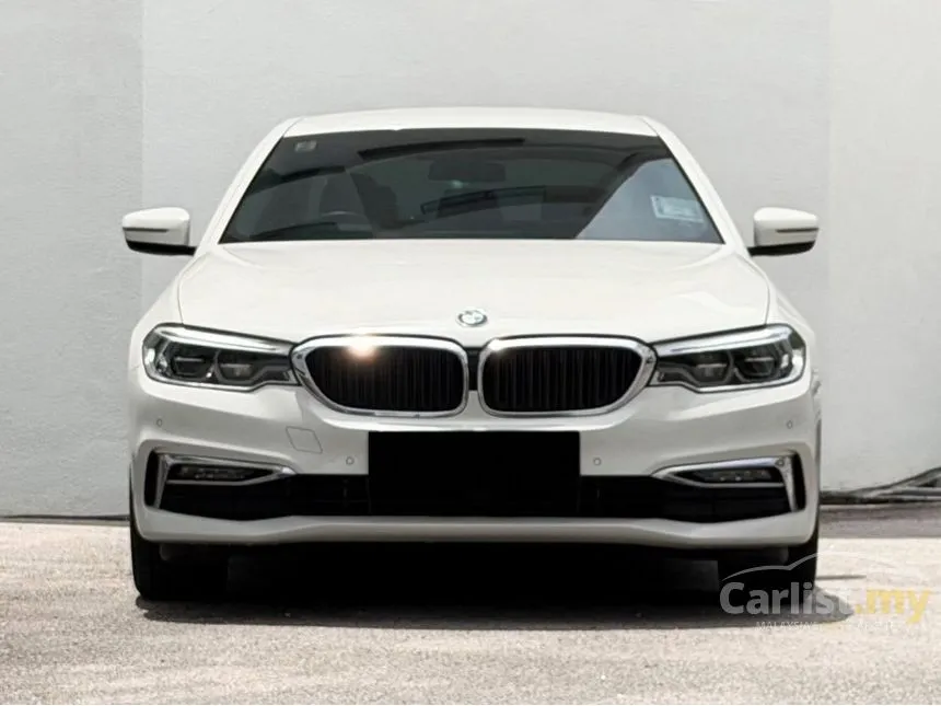 2019 BMW 520i Luxury Sedan