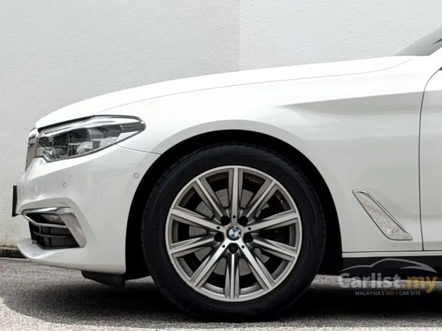 2019 BMW 520i Luxury Sedan