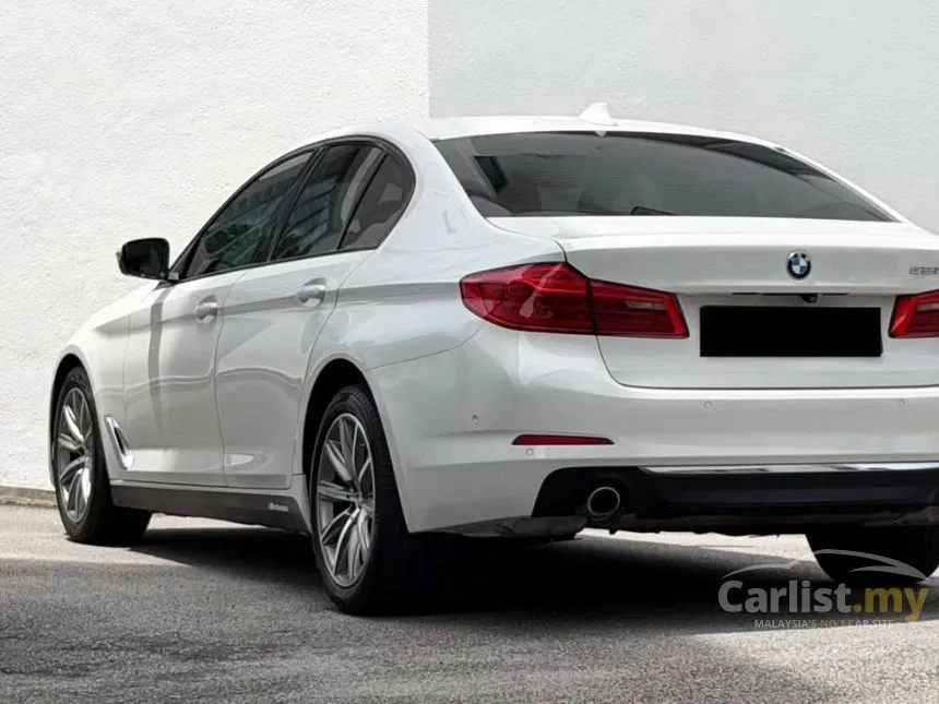 2019 BMW 520i Luxury Sedan