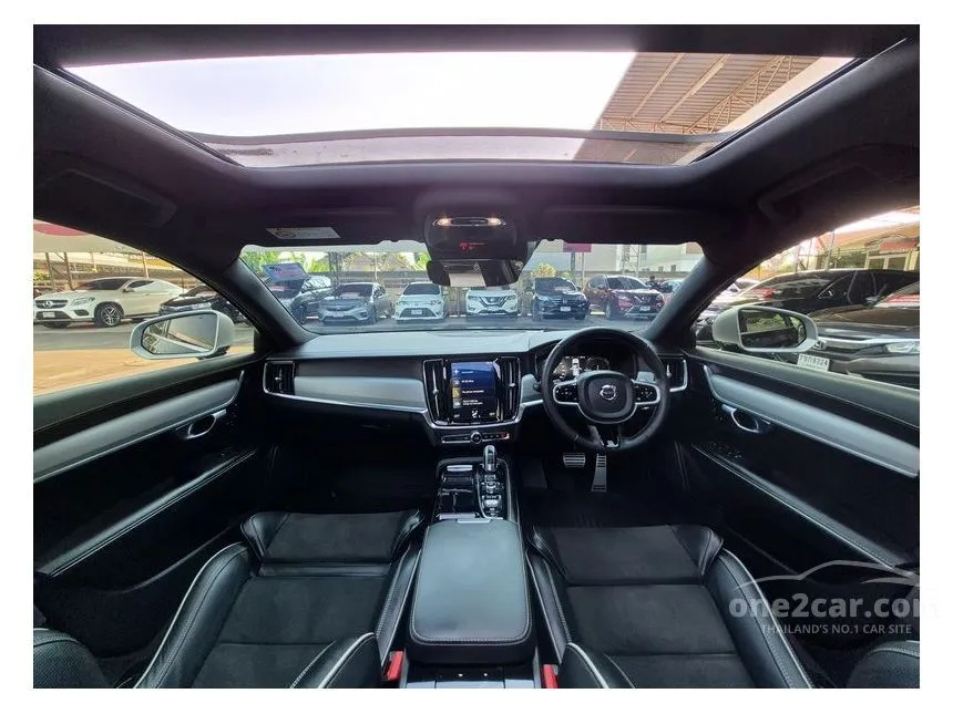 2019 Volvo S90 T8 R-Design Sedan