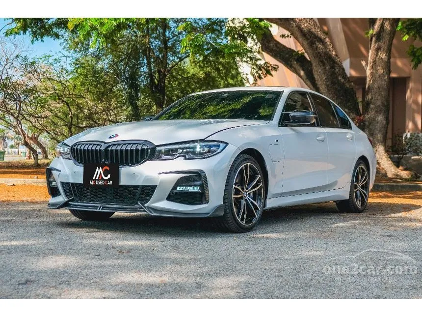 2021 BMW 330e M Sport Sedan