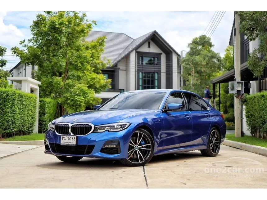 2021 BMW 330e M Sport Sedan