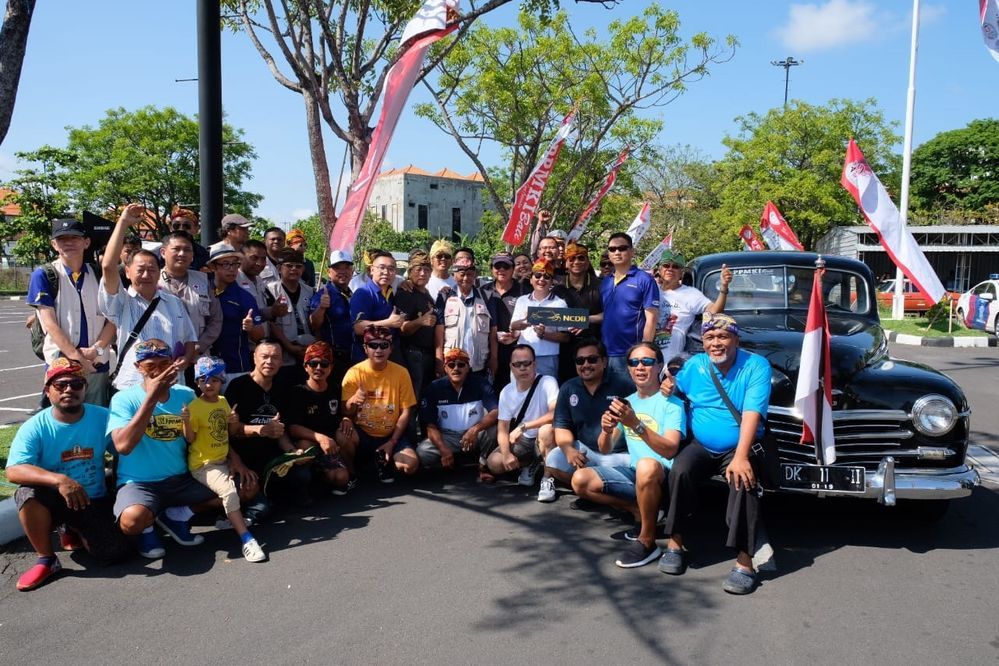 Ratusan Mobil Kuno Rayakan Hari Jadi ke-39 di Bali