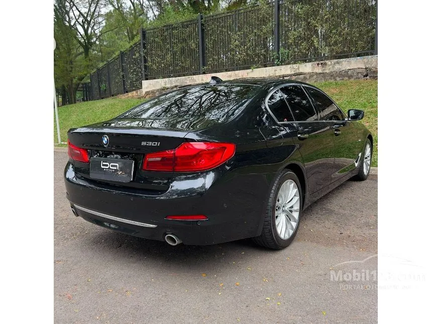 2018 BMW 530i Luxury Sedan