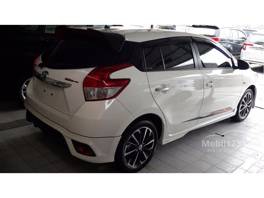  Gambar  Contoh Modif Simpel Mobil  Toyota Yaris  Velg Racing 