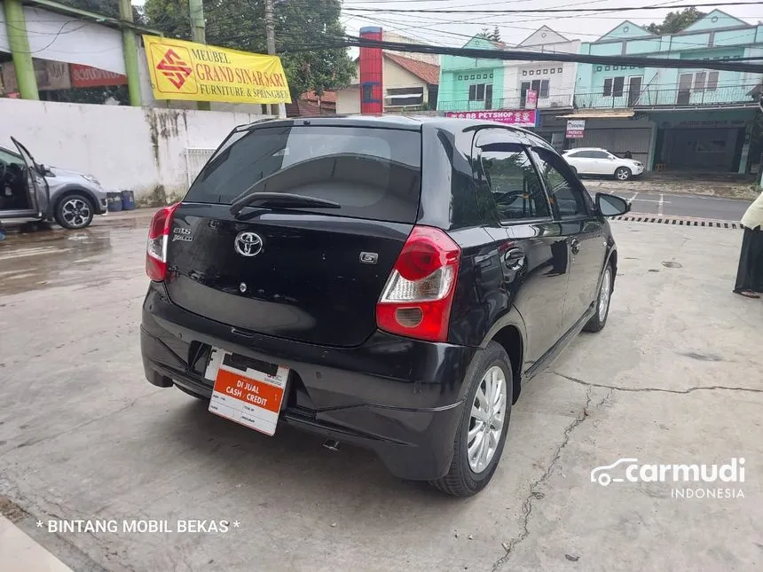 2013 Toyota Etios Valco G Hatchback