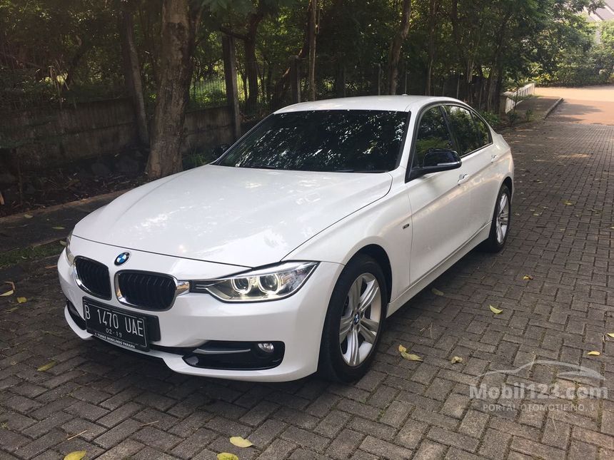 Jual Mobil  BMW 320i 2013 Sport 2 0 di DKI Jakarta 