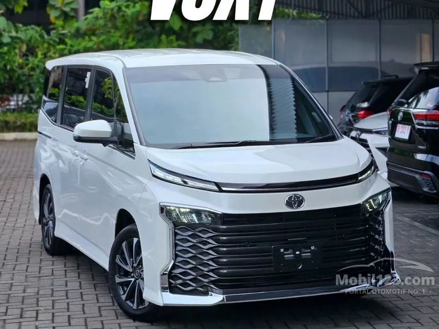 Jual Mobil Toyota Voxy 2024 2.0 di Kalimantan Timur Automatic Van Wagon Putih Rp 590.000.000