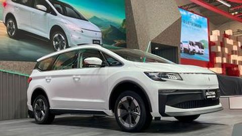 Harga Aletra L8 EV, MPV Listrik Rp400 Jutaan Pesaing BYD M6