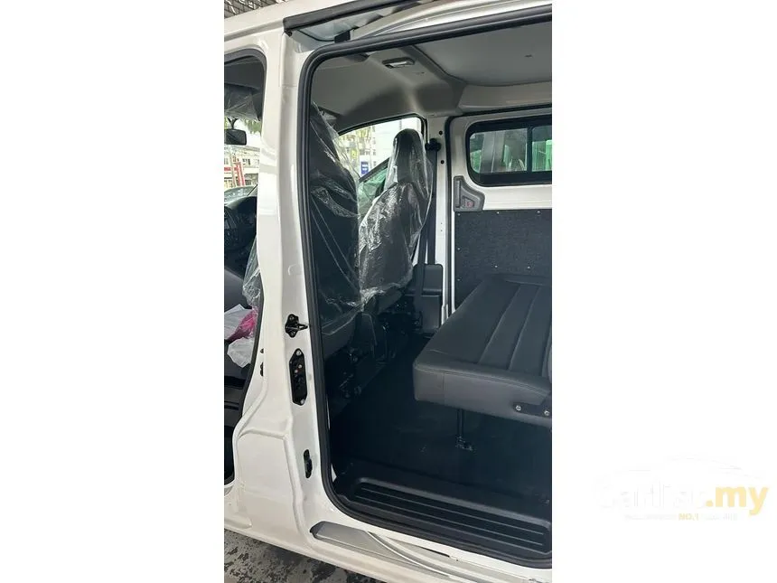 2024 Nissan NV200 Semi Panel Van