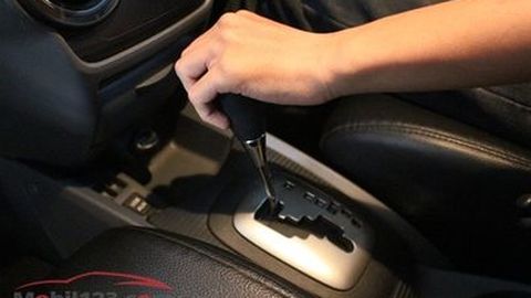 Tips Mengendarai Mobil Matik dari Polisi