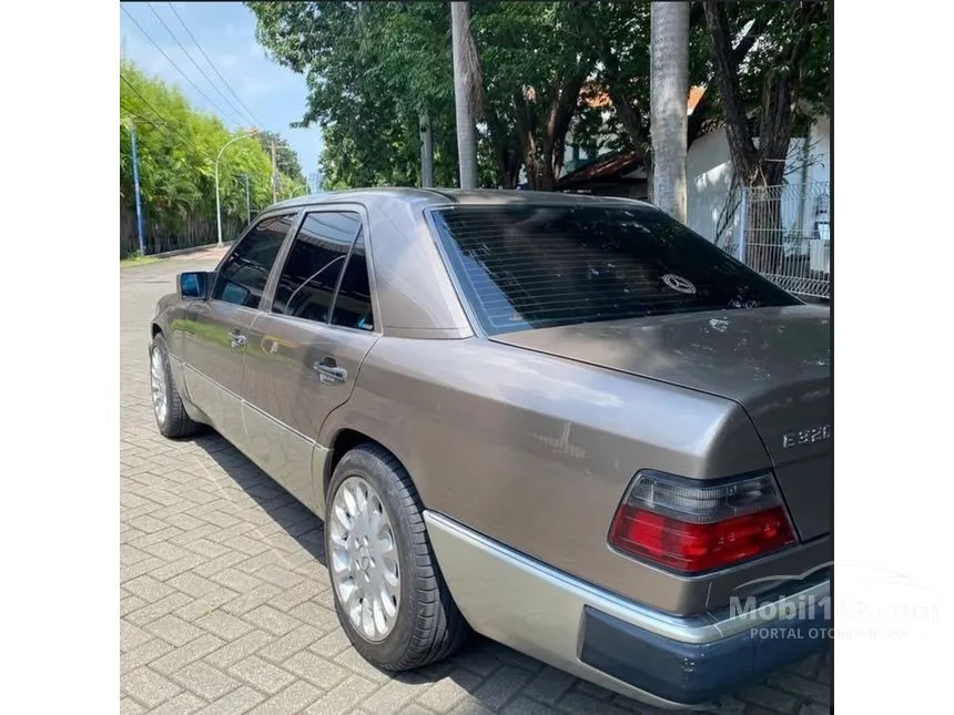 1991 Mercedes-Benz 300 E Sedan