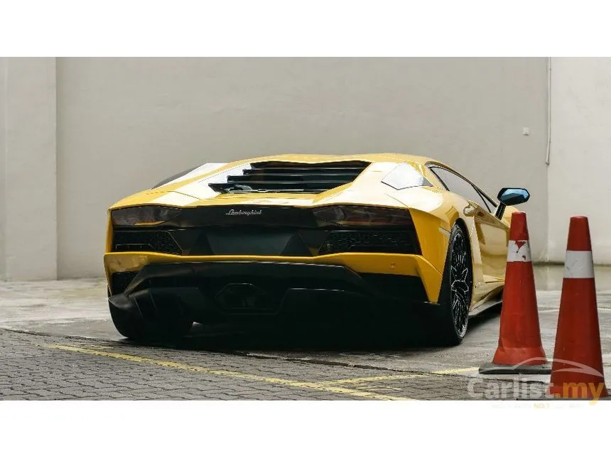 2017 Lamborghini Aventador S Coupe