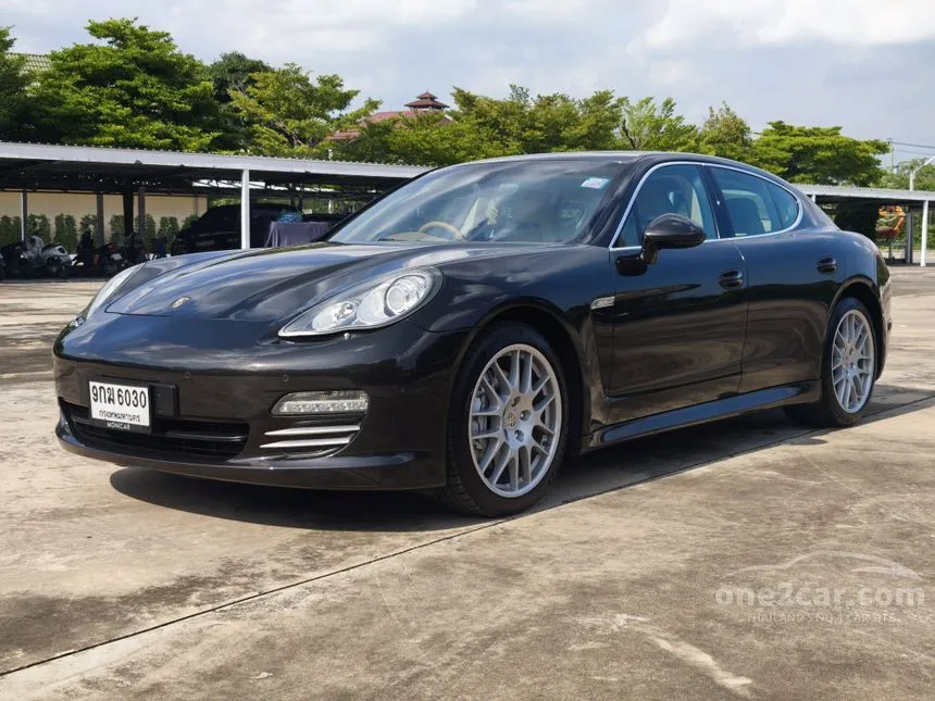 2011 Porsche PANAMERA 4S Sedan