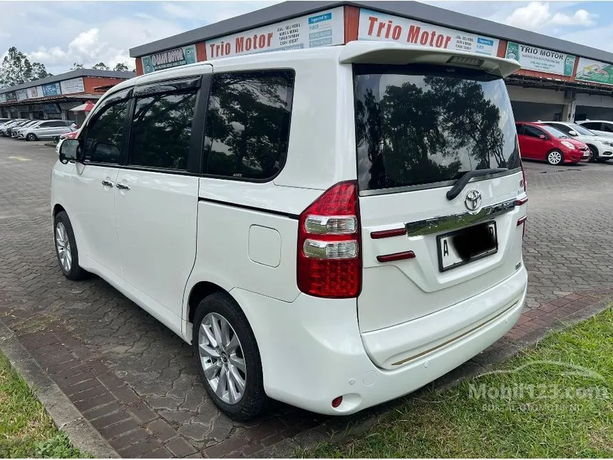 2015 Toyota NAV1 V Limited MPV