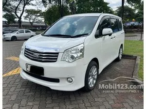 2015 Toyota NAV1 2.0 V Limited MPV